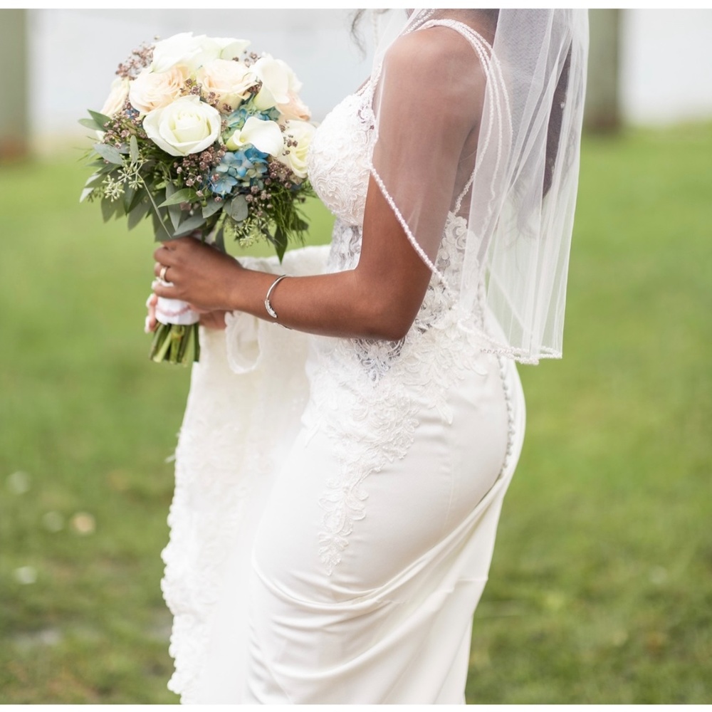 Mermaid Backless Laced Ivory Wedding Dress Size 6